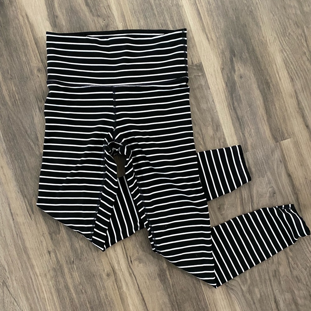 Athleta leggings XS BLACK AND WHITE STRIPES!